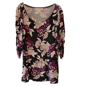 WHITE House Black Market Top